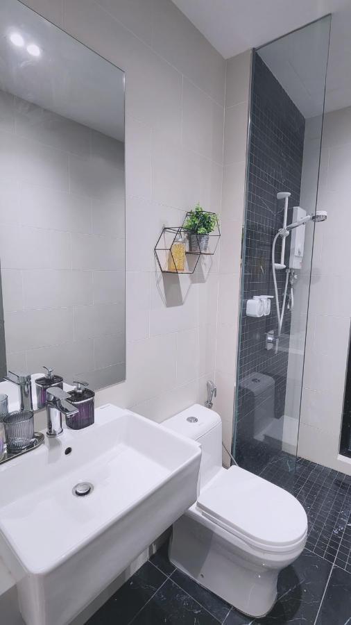 Skypool With Seaview 8Pax Beacon Executive Suites - Georgetown City Centre - 3Km To Komtar エクステリア 写真